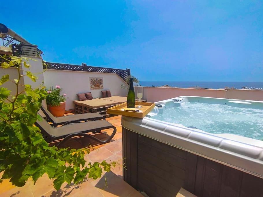 Penthouse With Jacuzzi And Spectacular Sea Views Lejlighed Nerja Eksteriør billede